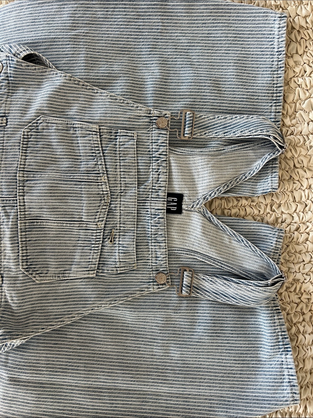 NWOT Gap UltraSoft Denim Horseshoe Overalls Blue Railroad Stripe Size Medium - Picture 7 of 7